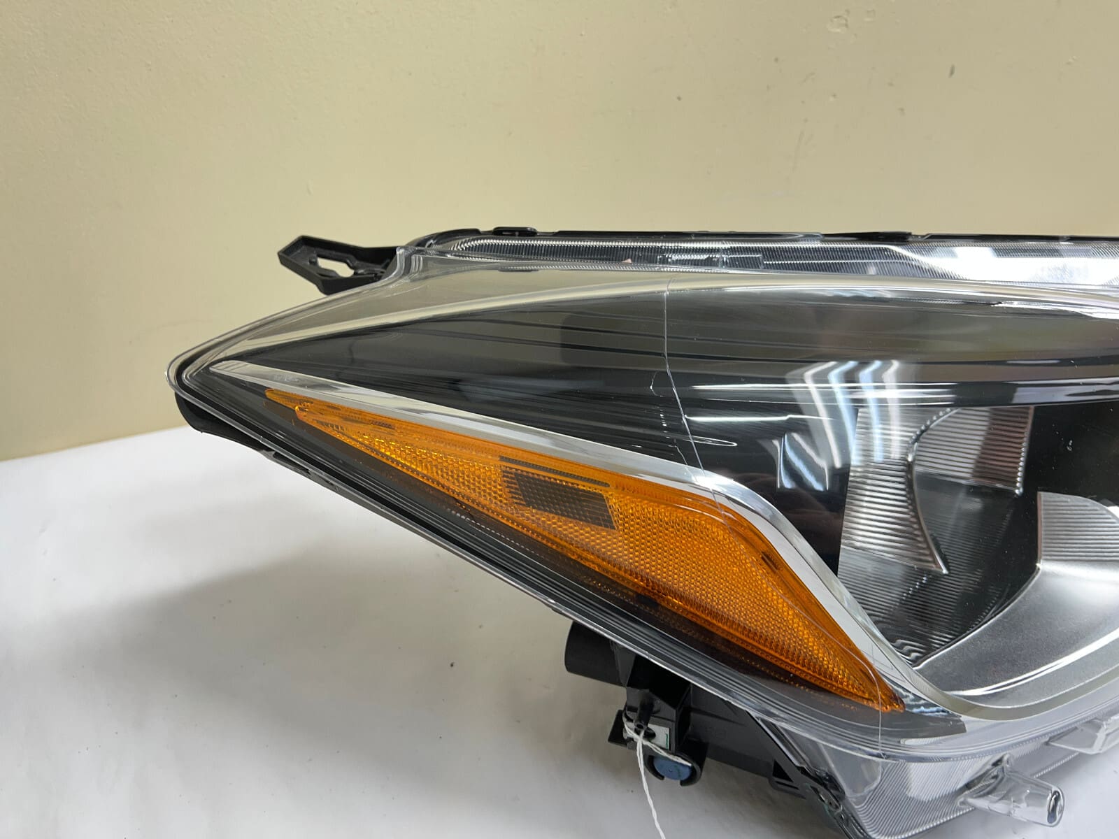 2018-20 Nissan Kicks Halogen Front Right OEM Headlight 260105RL0A - Image 9