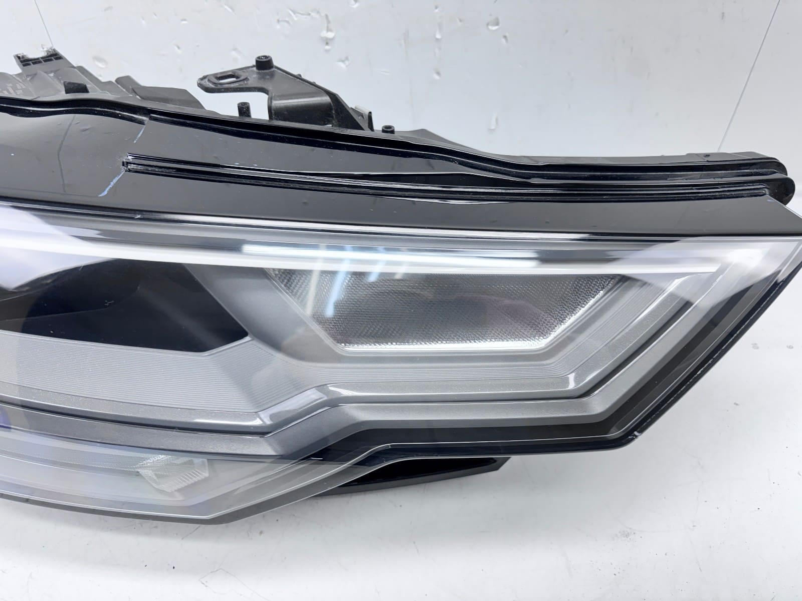 2019-24 Audi A6 LED w/o Matrix Front Right OEM Headlight 4K0941034B - Image 4