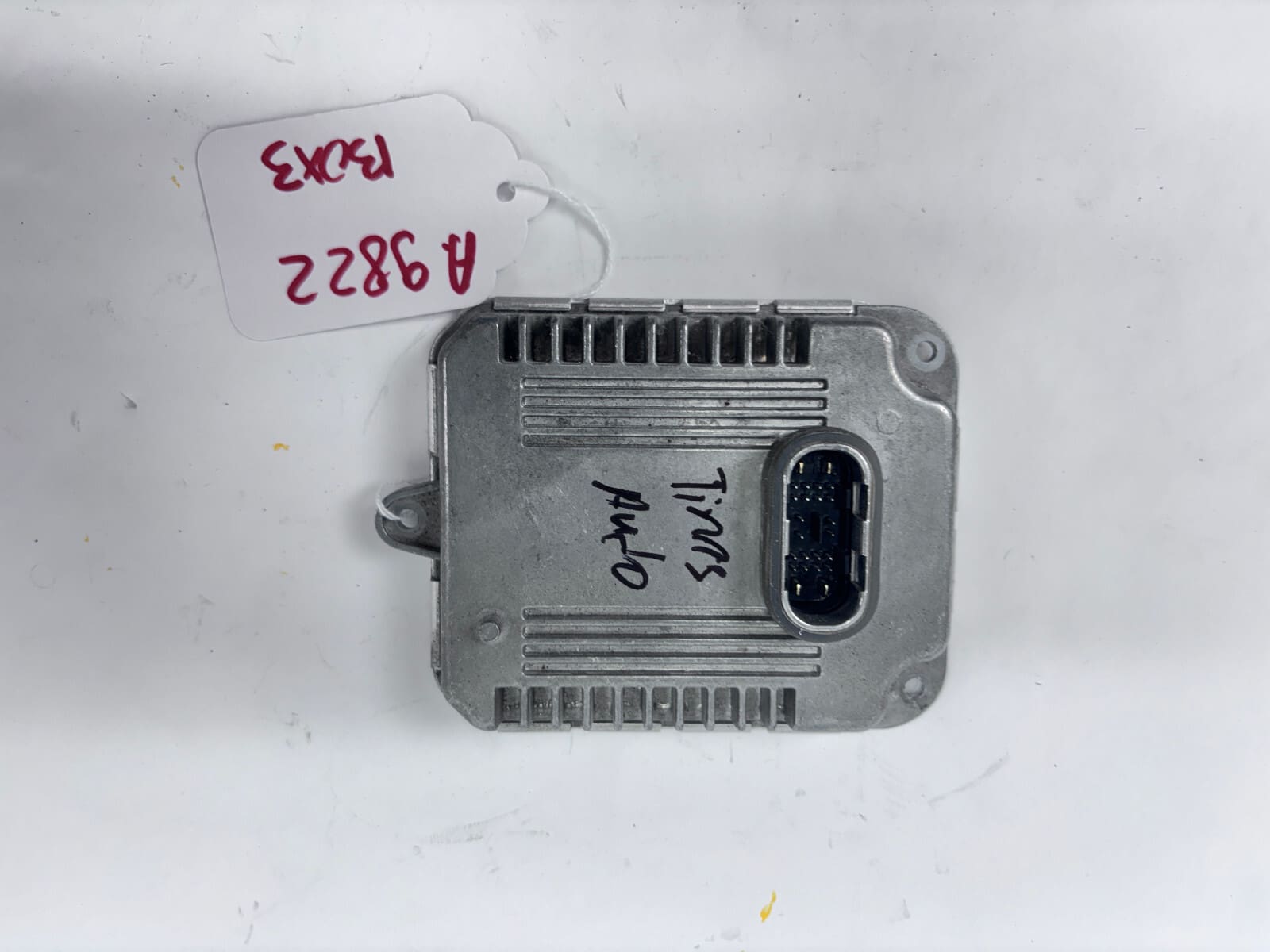 2018-2019 Cadillac XTS OEM Headlight LED Ballast Module S00015703 - Image 8