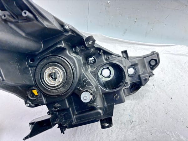 2015-2018 Toyota Prius V Halogen Front Left OEM Headlight - Image 21