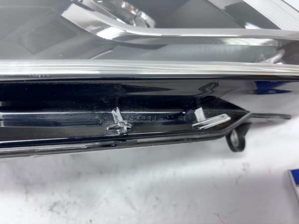 7P0-941-752 Used 2015-17 VW Touareg Xenon HID OEM Right Headlight Clear Lens - Image 21