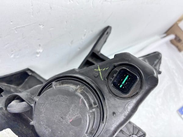2011-14 Hyundai Sonata Front Left Halogen OEM Headlight 92101-39 Used - Image 23