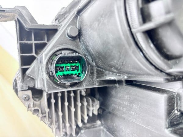 Used 2022-25 Kia Sportage Front Right OEM LED Headlight 92102-DW000 - Image 22