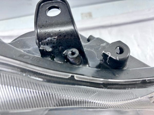 Used 2011-17 Lexus CT200h Front Right Halogen OEM Headlight Assembly - Image 21