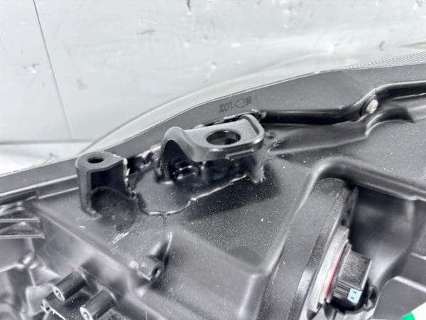 Used 2011-17 Lexus CT200h Front Right Halogen OEM Headlight Assembly - Image 22