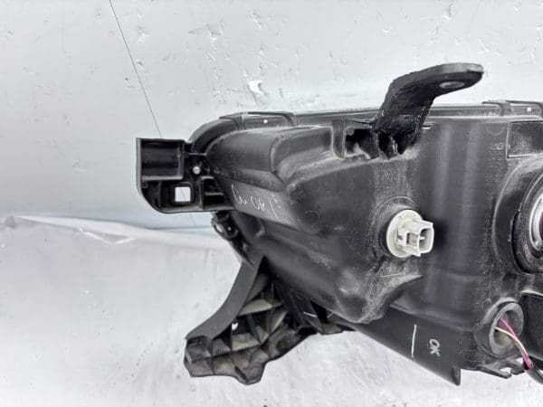 Toyota Tacoma Front Right OEM Halogen Headlight Assembly 2016-2022 Used - Image 22