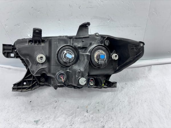 Toyota Tacoma Front Right OEM Halogen Headlight Assembly 2016-2022 Used - Image 23