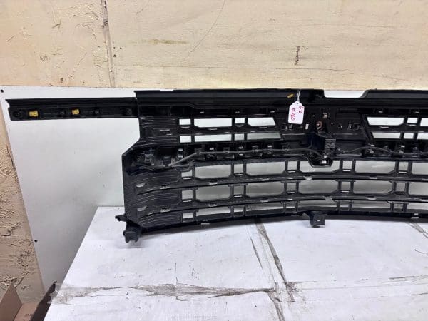 2022-25 Chevy Silverado 1500 LTZ Chrome Front OEM Grille w/Camera 85516947 - Image 23