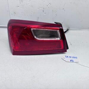 2016-2020 Chevy Malibu Halogen Rear Left OEM Tail Light 84059908