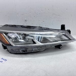 2021-24 Nissan Kicks Halogen Front Right OEM Headlight 26010-5R00A
