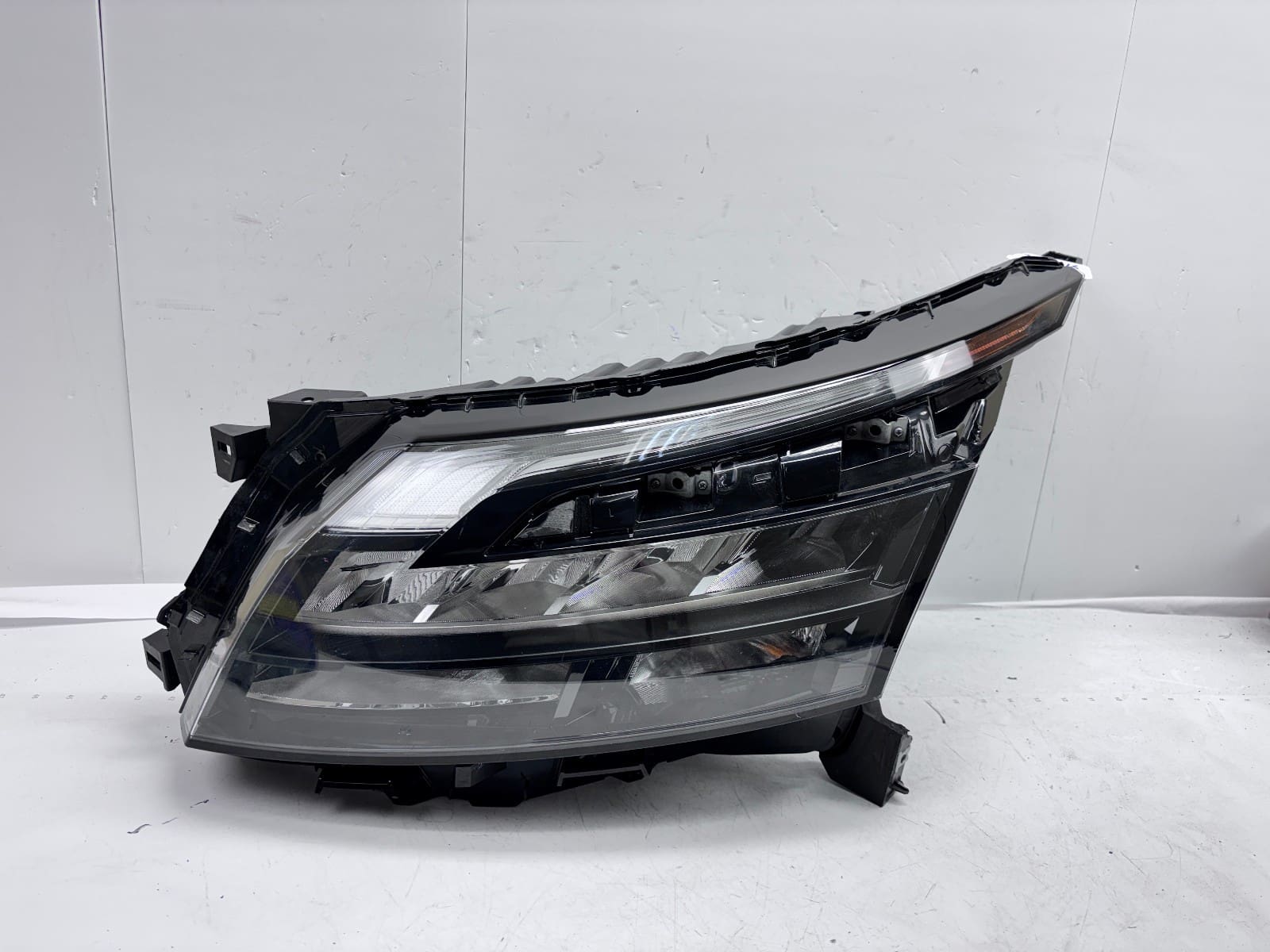 2022-24 Nissan Pathfinder LED Front Left OEM Headlight 26060-6TA7B