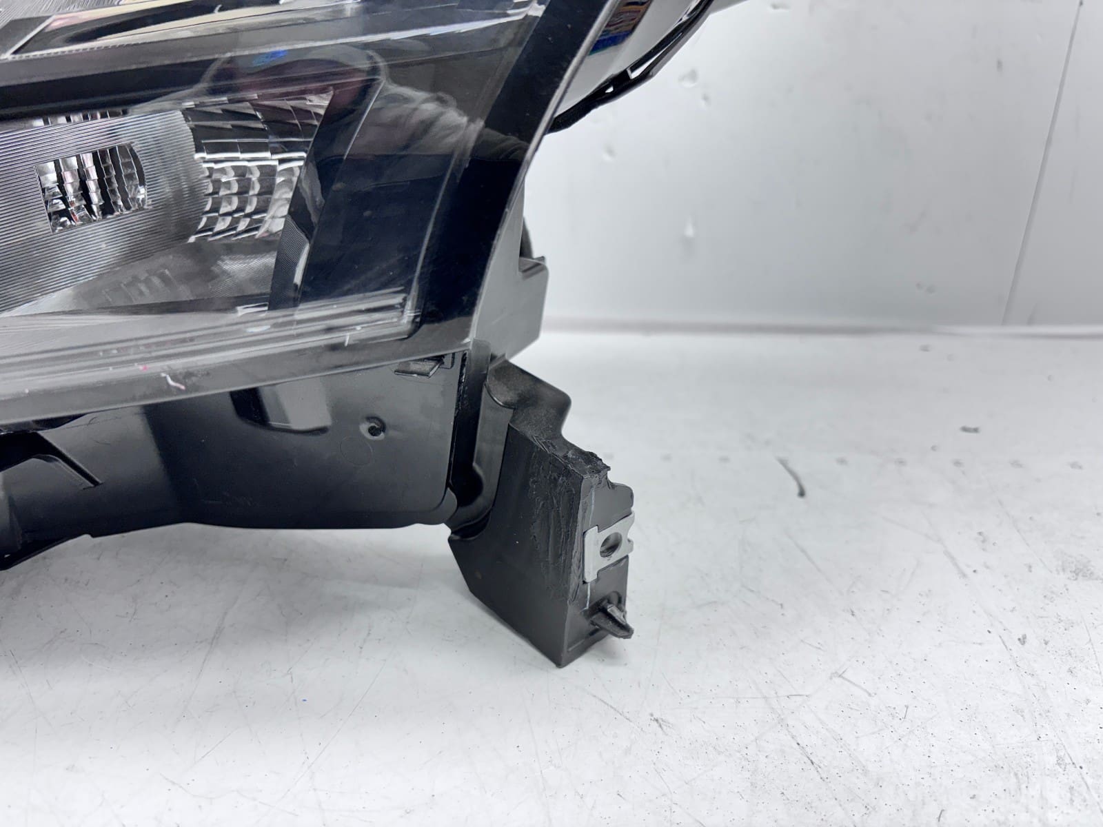 2022-24 Nissan Pathfinder LED Front Left OEM Headlight 26060-6TA7B - Image 2