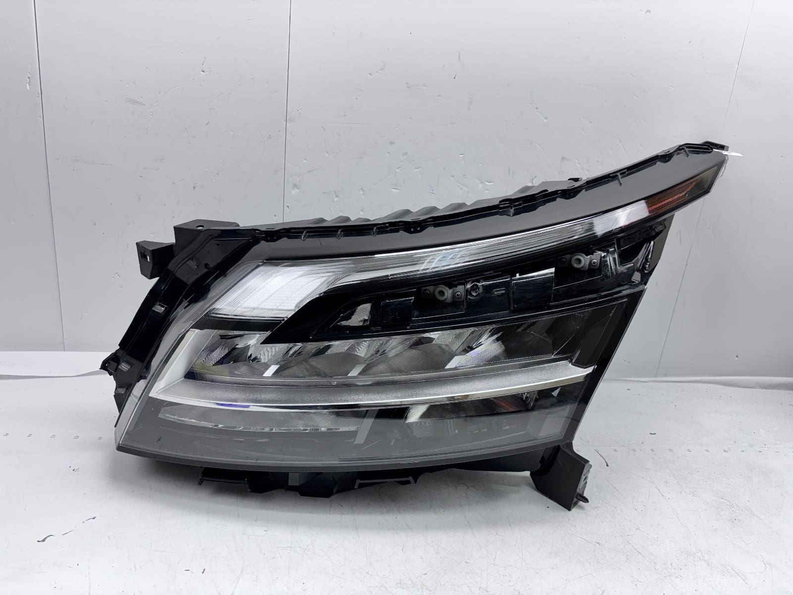 2022-24 Nissan Pathfinder LED Front Left OEM Headlight 26060-6TA7B A