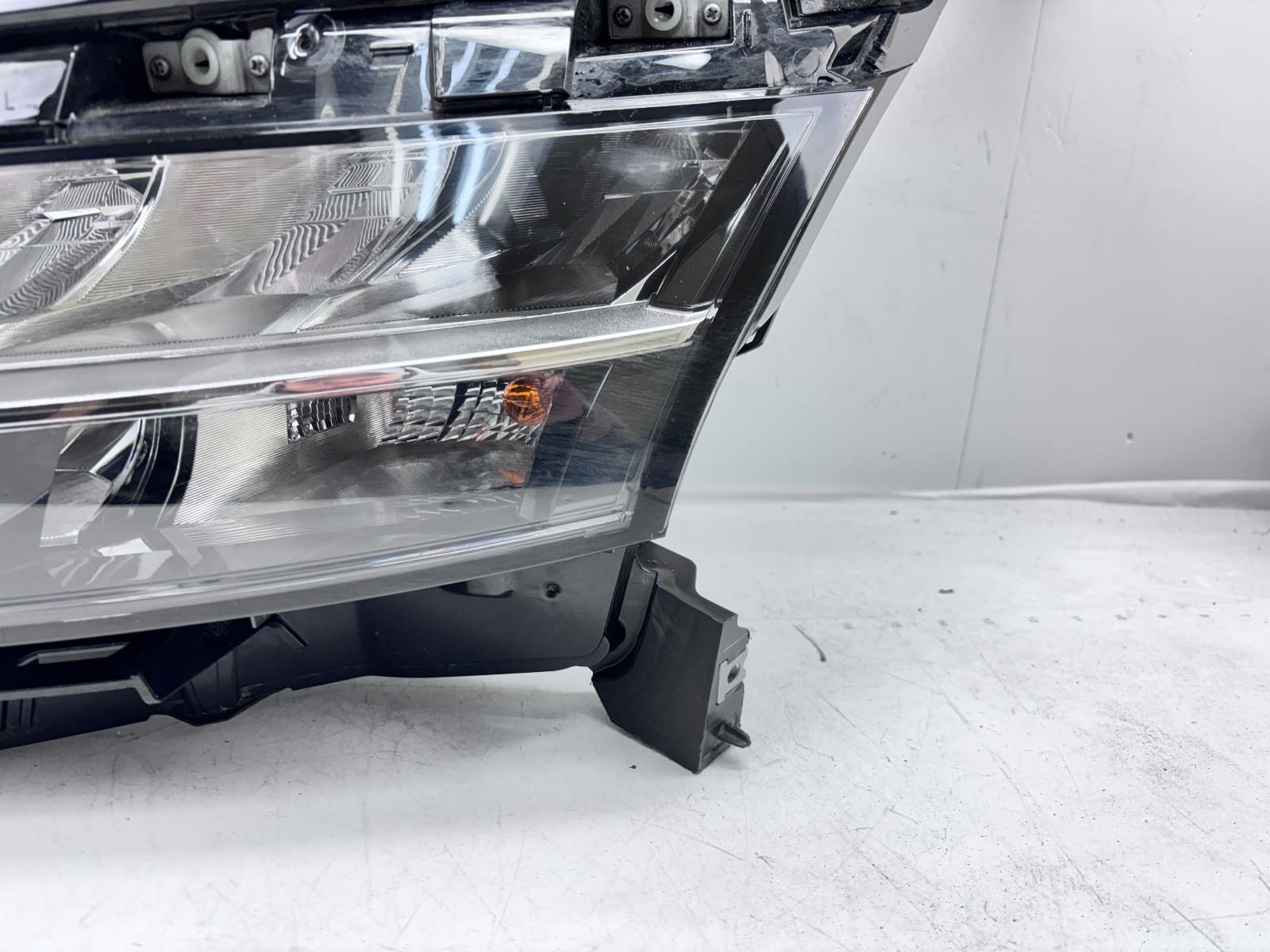 2022-24 Nissan Pathfinder LED Front Left OEM Headlight 26060-6TA7B A - Image 2