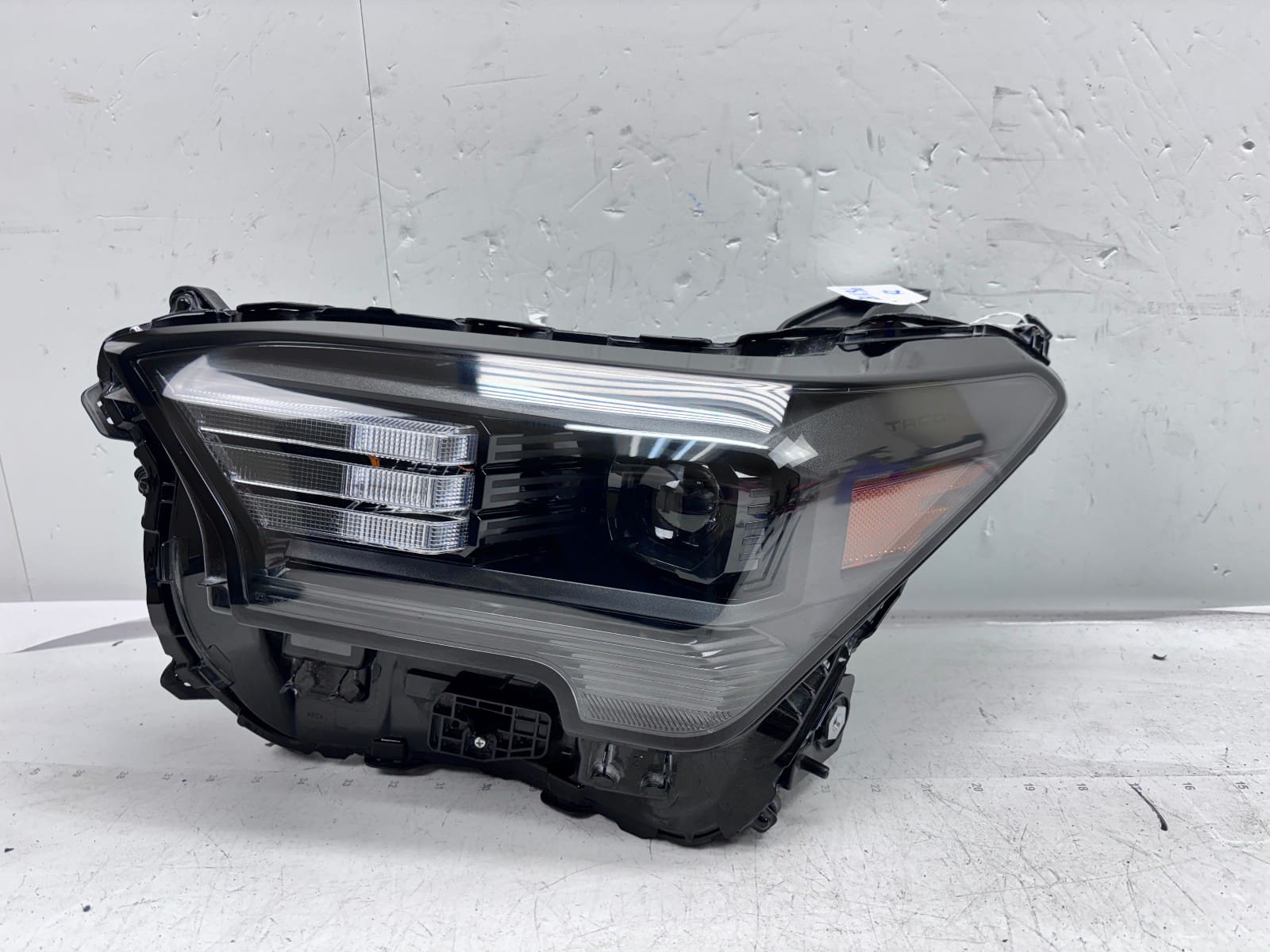 2024-2025 Toyota Tacoma LED Front Left OEM Headlight 81150-ak010 - Image 2