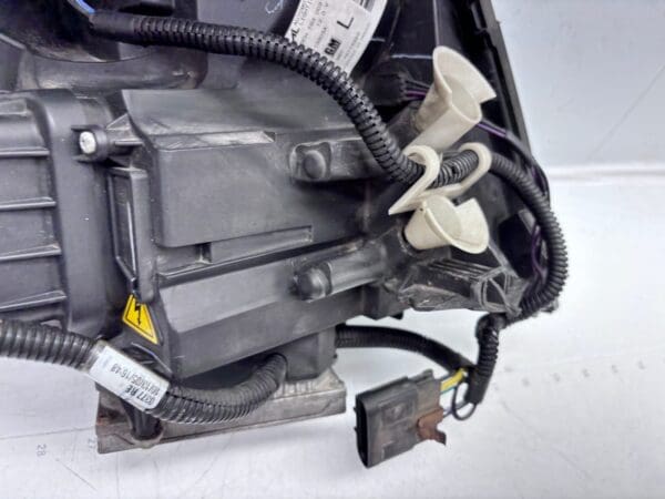 2006-11 Cadillac DTS Xenon HID Front Left OEM Headlight 15775393 - Image 22