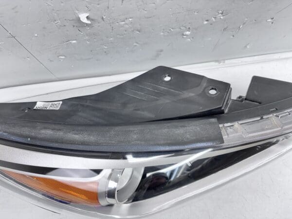 2018-20 Hyundai Elantra GT Halogen Front Right OEM Headlight 92102-g3040 - Image 21