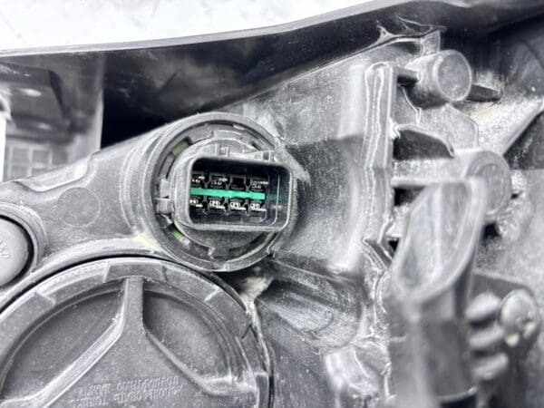 2018-20 Hyundai Elantra GT Halogen Front Right OEM Headlight 92102-g3040 - Image 24