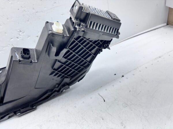 2023-24 BMW 7 Series LED Front Right OEM Daytime Running Light 9879936-13 - Image 22